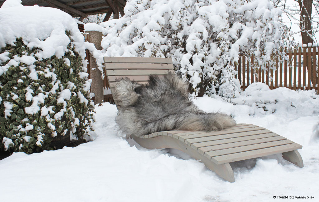 Wellenliege, Wellnessliege im Schnee