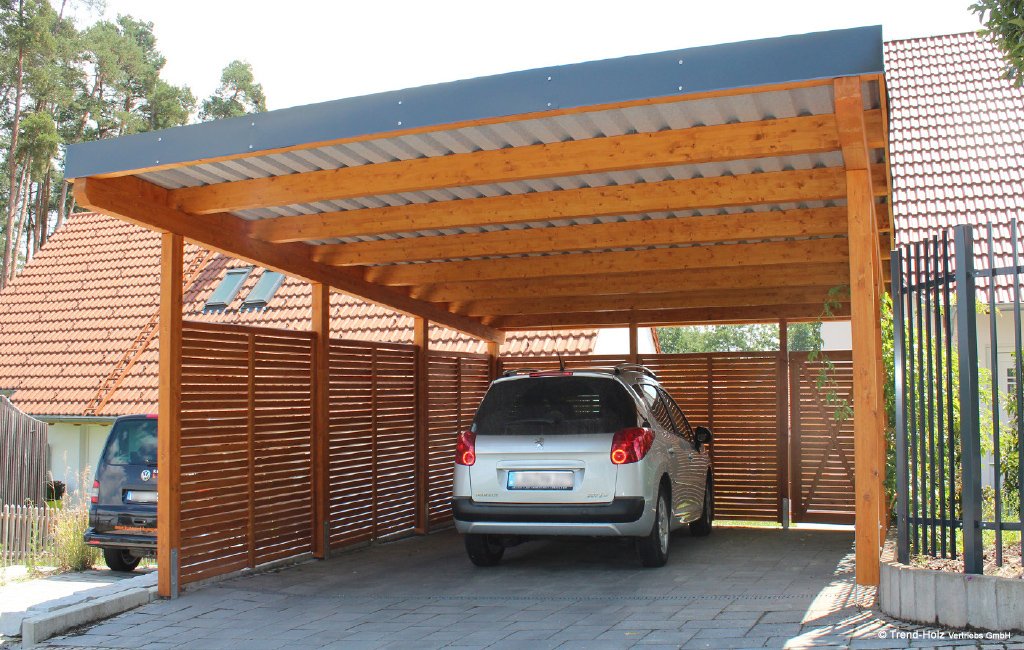 Ansicht Konstruktionsholz für Carportgestaltung, verkleidet mit Systemblende „CATANIA“