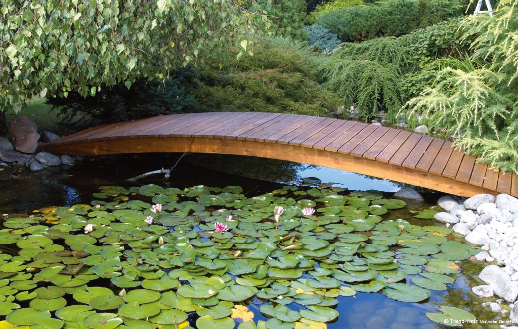 Ansicht Gartenbrücke aus Lärchenholz, farbbehandelt